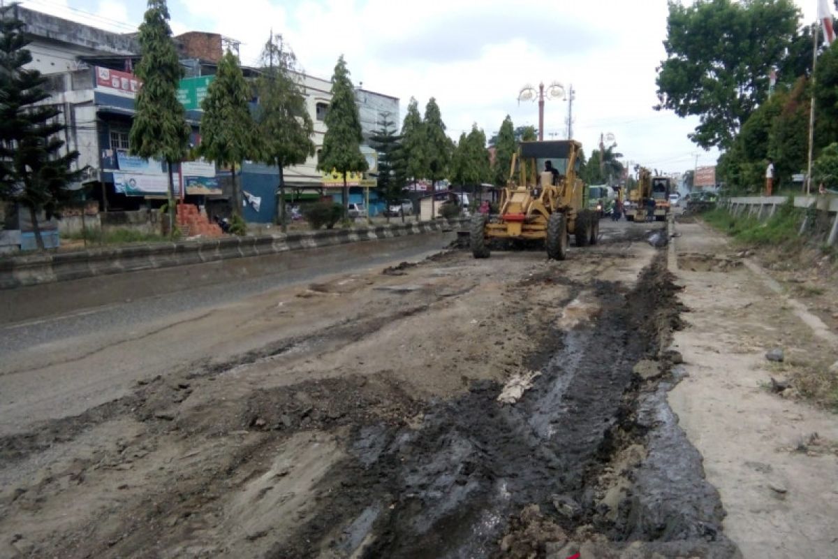 Jalan nasional di Batanghari rusak parah dalam perbaikan