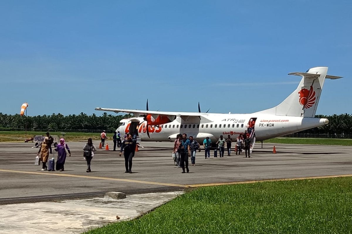 Pendatang di Aceh Barat pilih mudik Lebaran terbang transit Malaysia