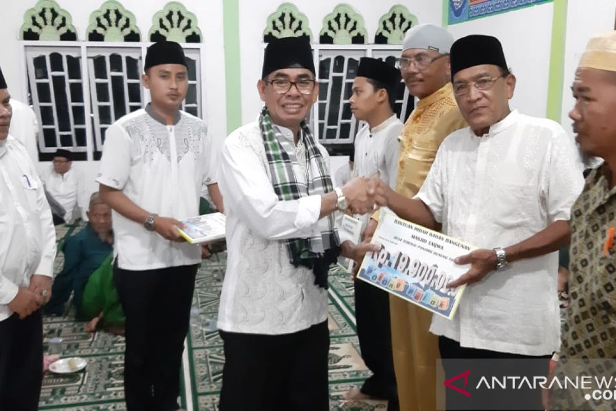 Masyarakat bangga Bupati Mursini berada di tengah warga