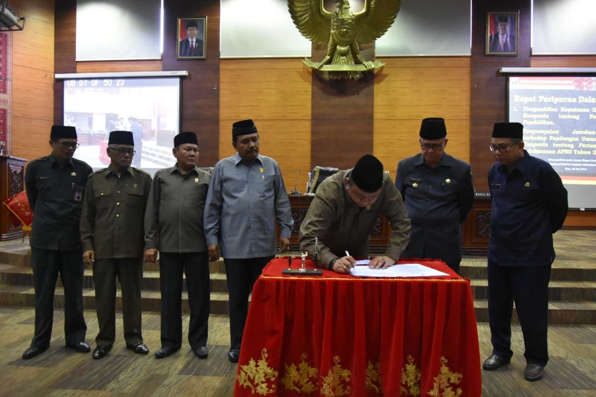 DPRD bersama Pemprov Sumbar sahkan Perda Penyelenggaraan Pendidikan