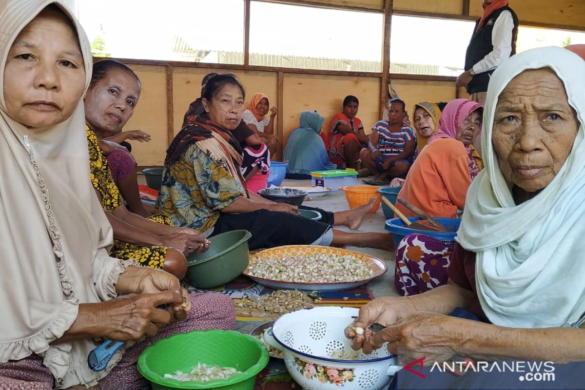 Pasokan bahan baku bawang goreng dari Sigi belum stabil