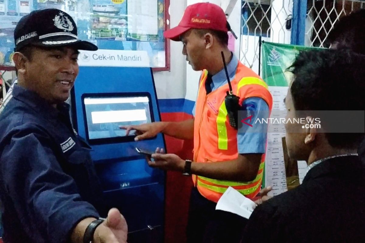 Mesin 'check in mandiri' DLU efektif urai antrean di Pelabuhan Sampit