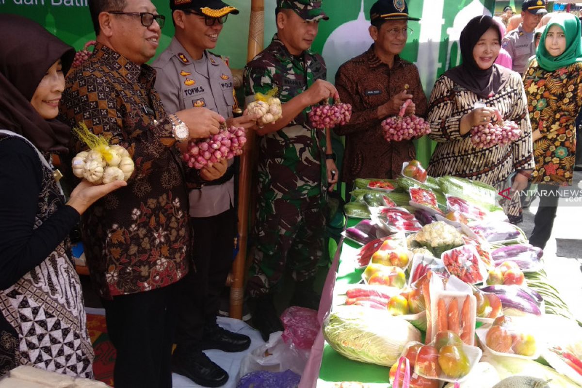 Pemkab Tulungagung gelar pasar murah sembako