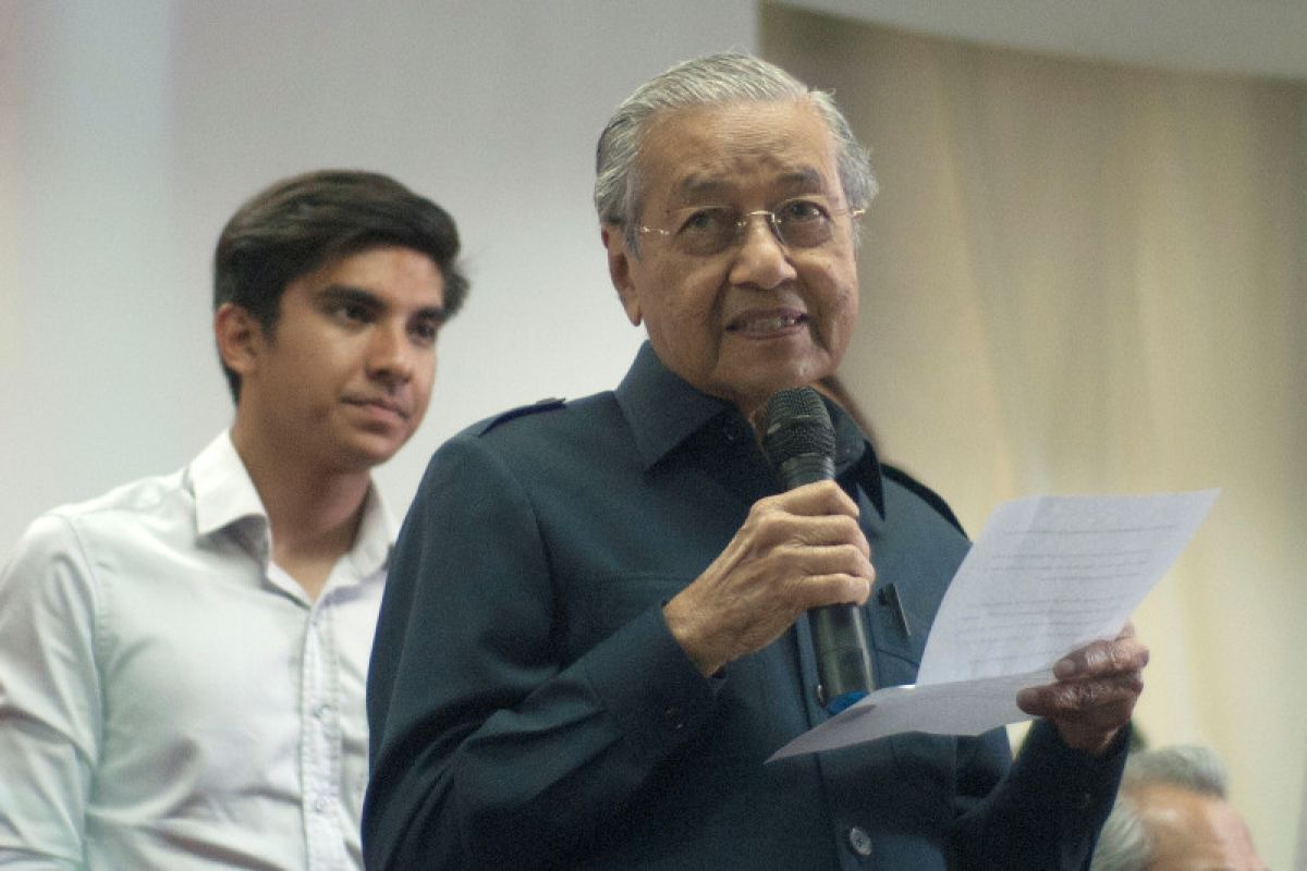 Mahathir mengecam temuan JIT terkait MH17