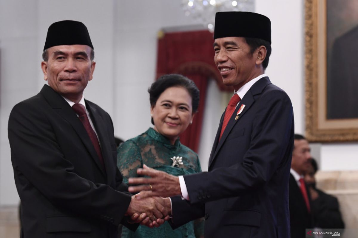 Presiden Jokowi membahas dan mengevaluasi serangan PDNS 2