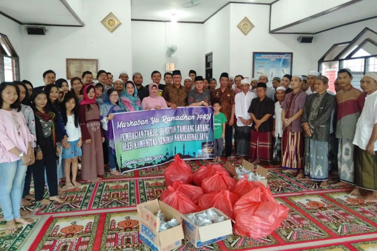 Pembina Nansarunai Jaya bagikan takjil puasa ke 165 warga binaan