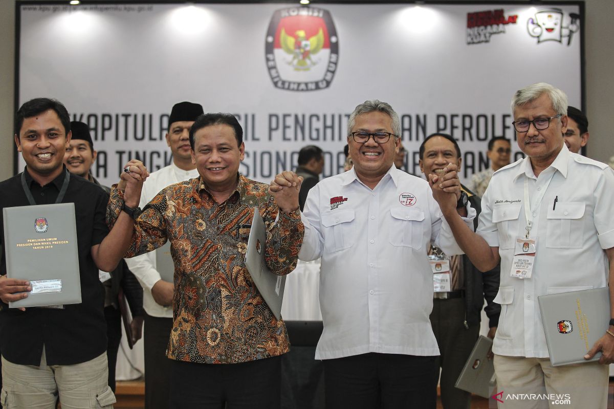 Berita menarik politik, dari hasil Pilpres hingga seleksi pimpinan KPK