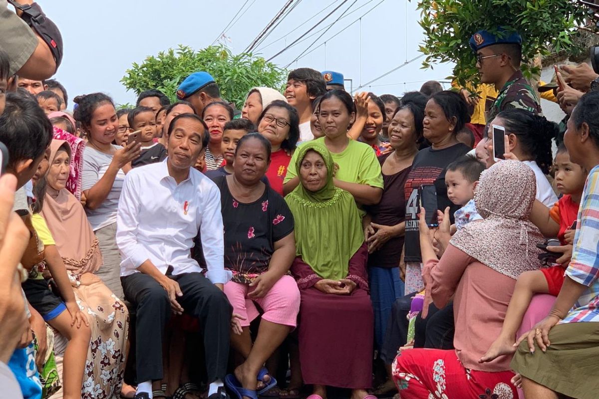 Joko Widodo umumkan kemenangan di Kampung Deret