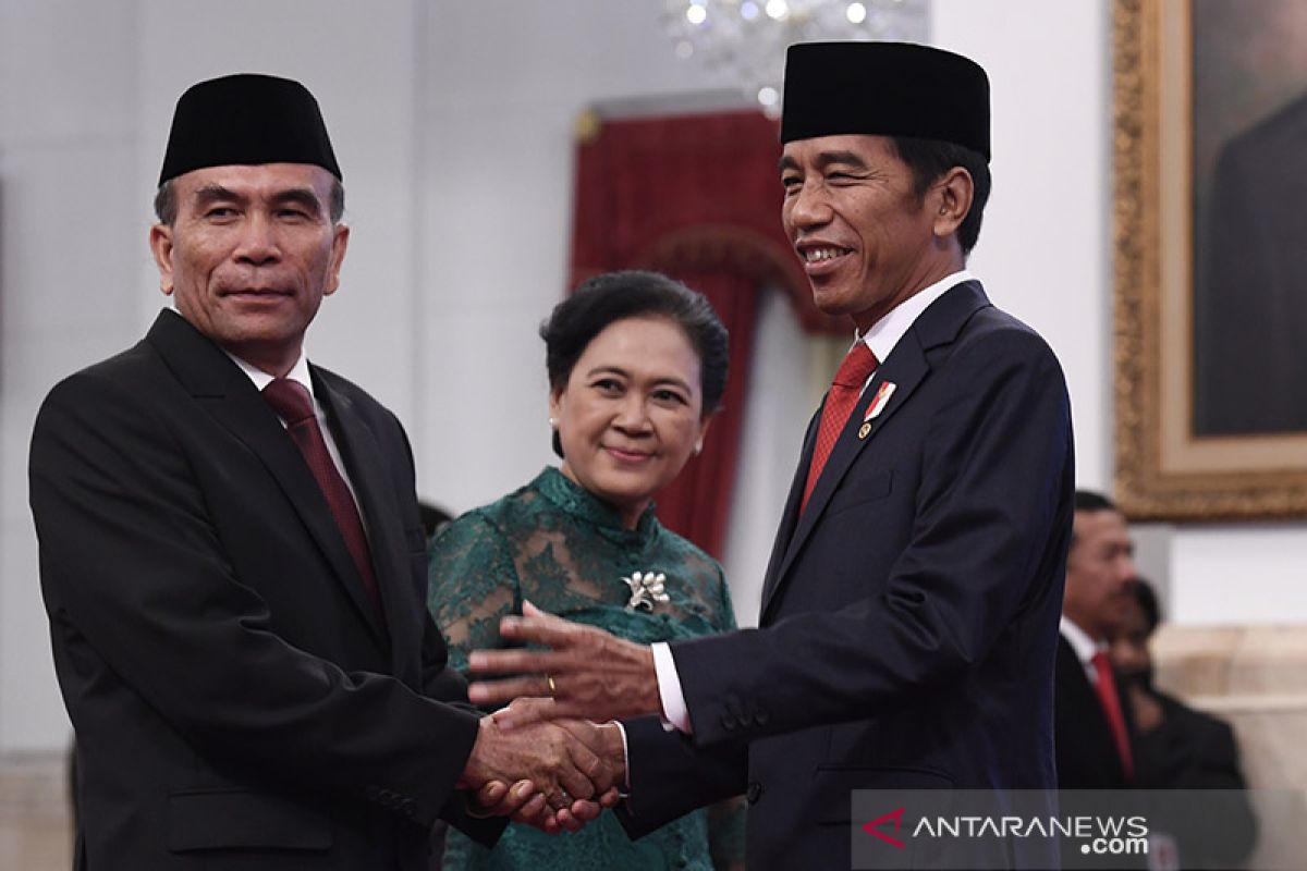 Jokowi angkat Hinsa Siburian jadi Kepala Badan Siber dan Sandi Negara