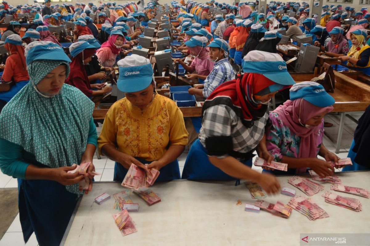 Freelance workers seek acknowledgment from factories