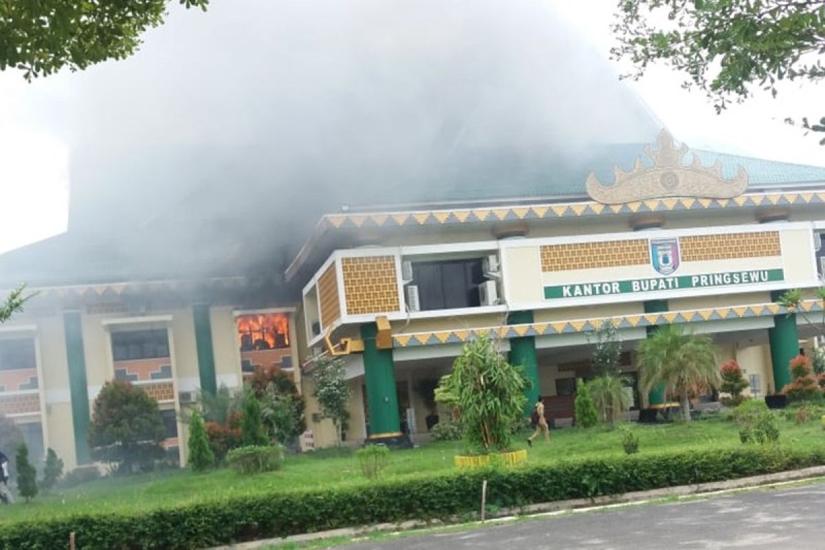 Kantor Pemkab Pringsewu terbakar