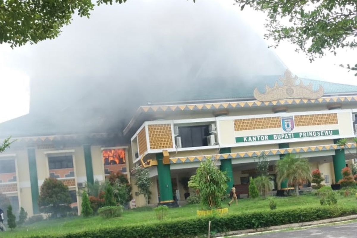 Kantor Pemkab Pringsewu, Lampung terbakar