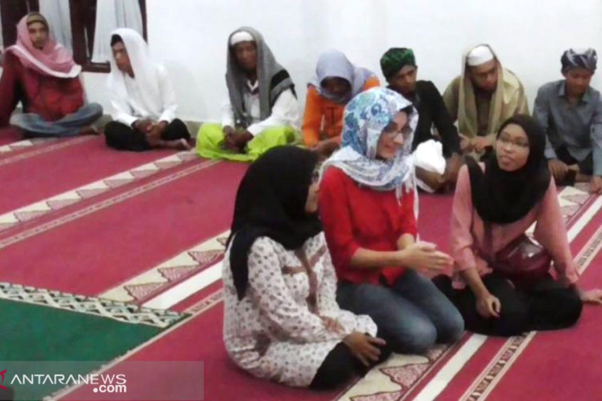 Warga Prancis ini belajar Islam di pesantren selama Ramadhan