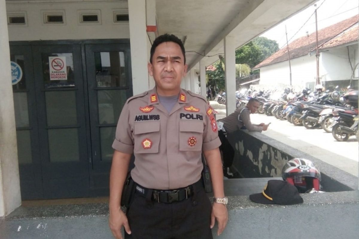 Polres Lebak periksa penumpang KA Rangkasbitung ke Jakarta