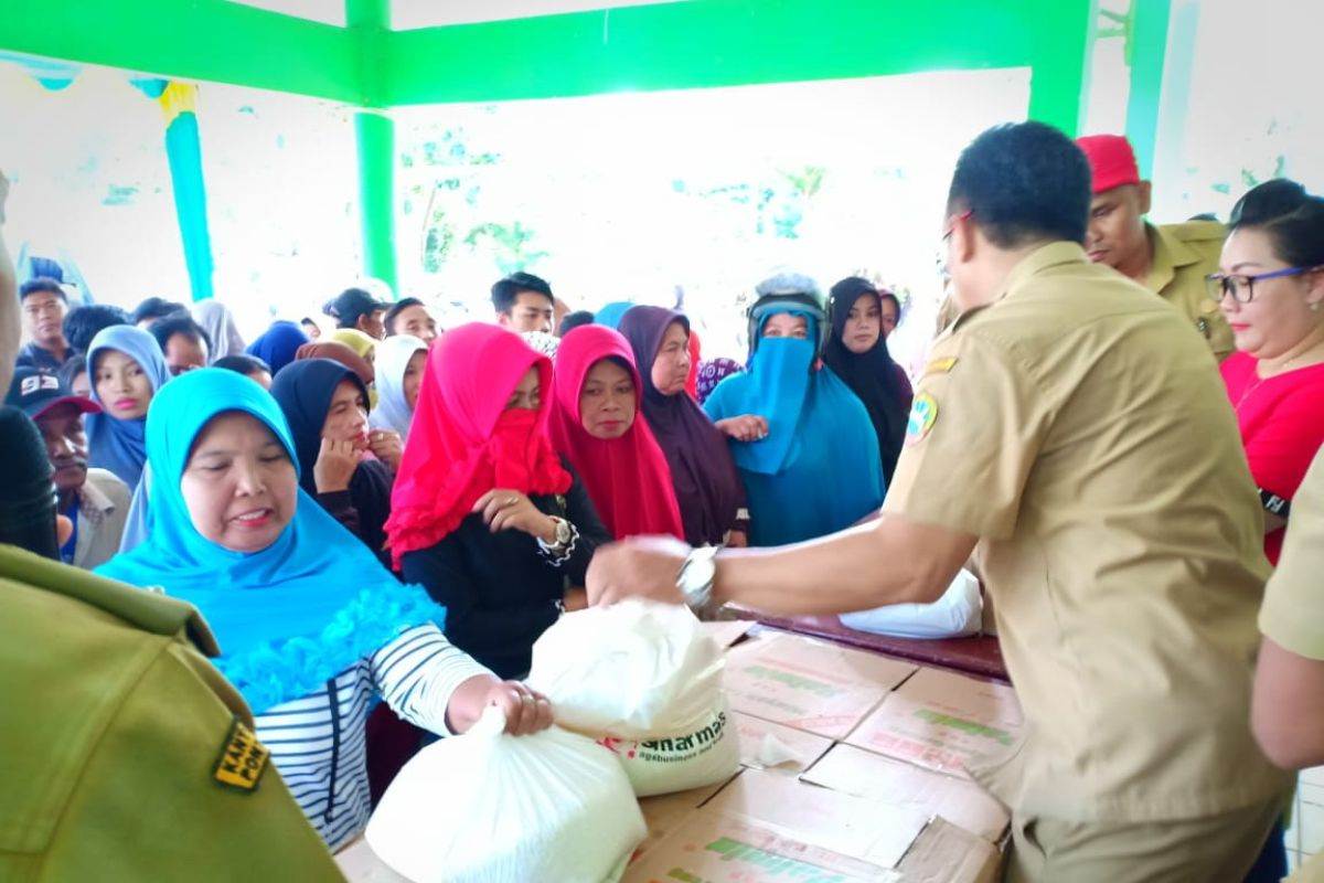 6000 paket sembako murah untuk masyarakat tidak mampu