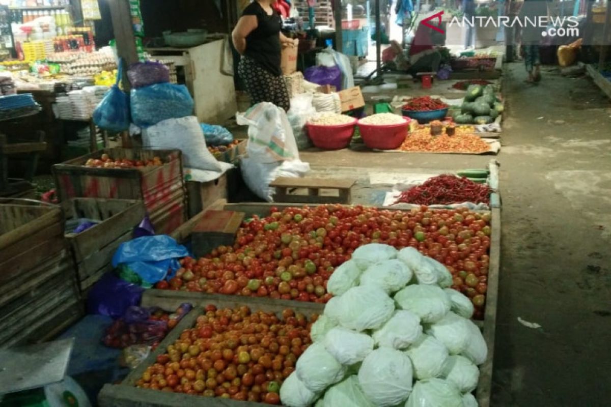 Jamin ketersediaan sembako, Bulog Sultra buka gerai di sejumlah pasar tradisional