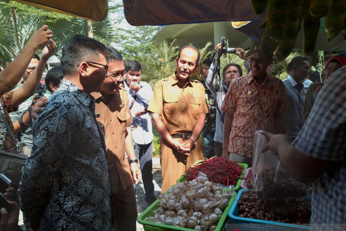 Pemprov Sumbar bagikan kupon belanja bagi warga kurang mampu