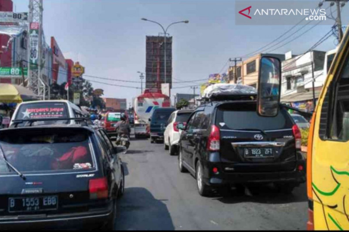 Pemberlakuan satu jalur jalan tol berimbas ke jalur arteri Bekasi