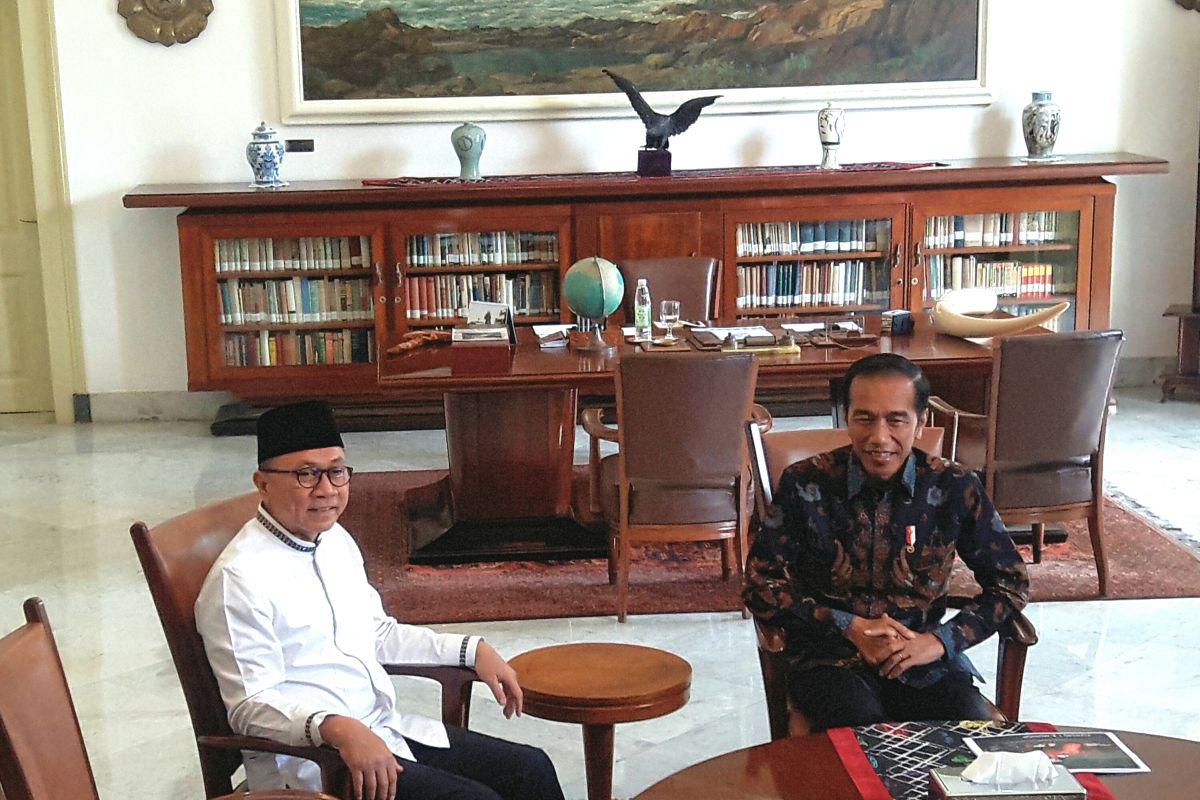 President Jokowi holds meeting with MPR chairman