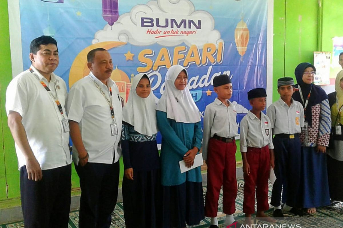 Pelni Ambon salurkan bantuan dana bagi 83 anak Yayasan Al Madinah