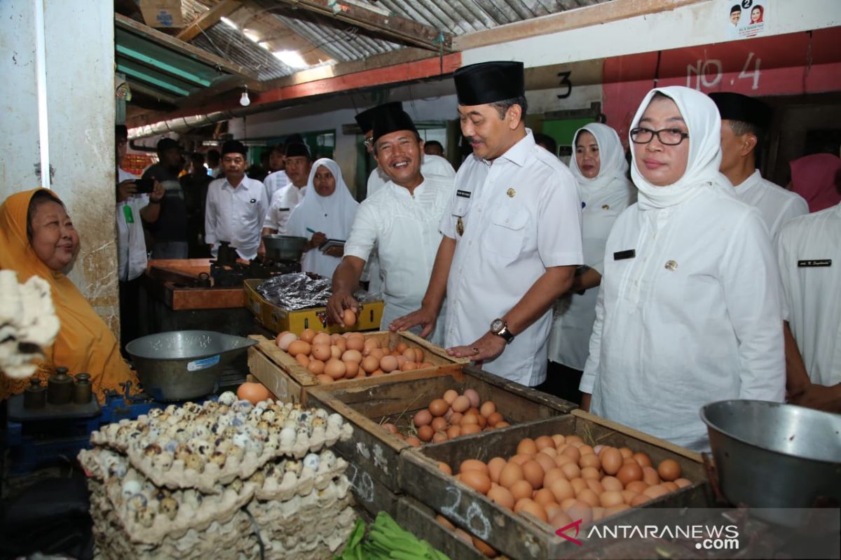 Wabup Banyuwangi sidak harga kebutuhan pokok