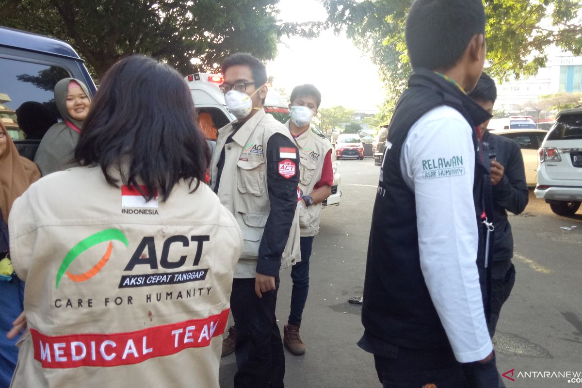 Tim media ACT bawa dua korban peluru karet ke RS Pelni Petamburan