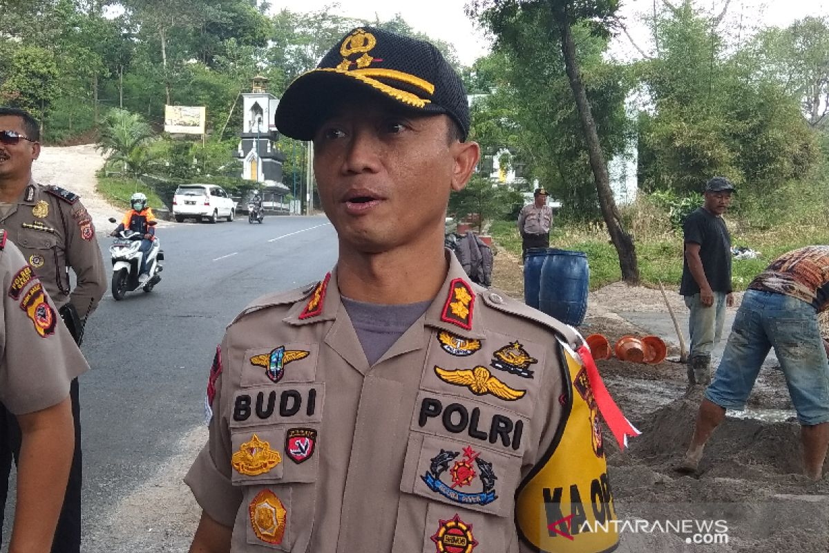 Polisi temukan golok dalam mobil terduga  teroris