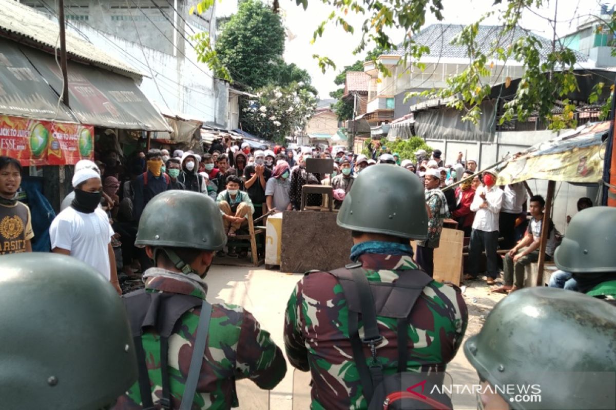 TNI turun tangan tenangkan warga