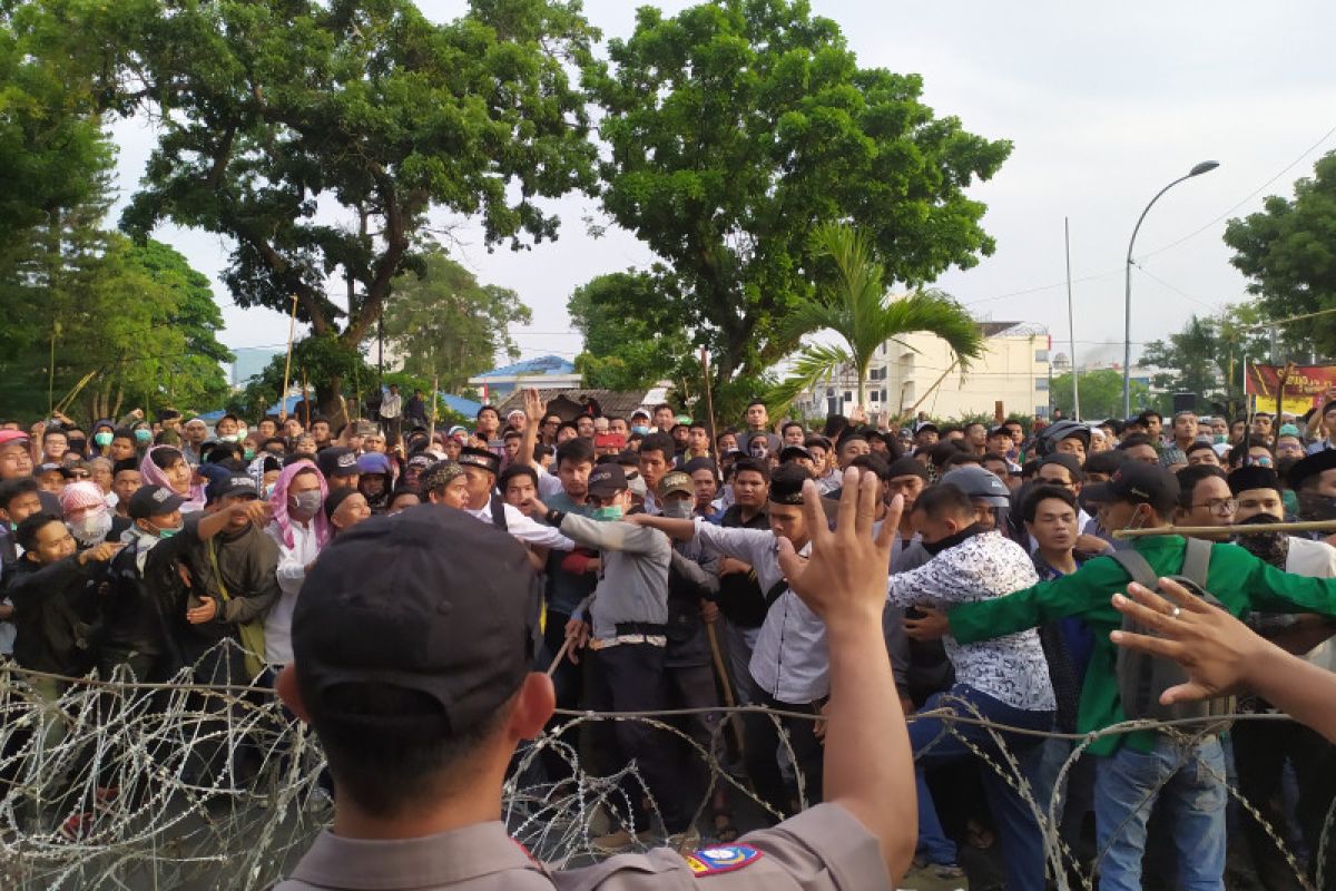 Aksi 22 Mei di Bawaslu Sumatera Utara sempat ricuh