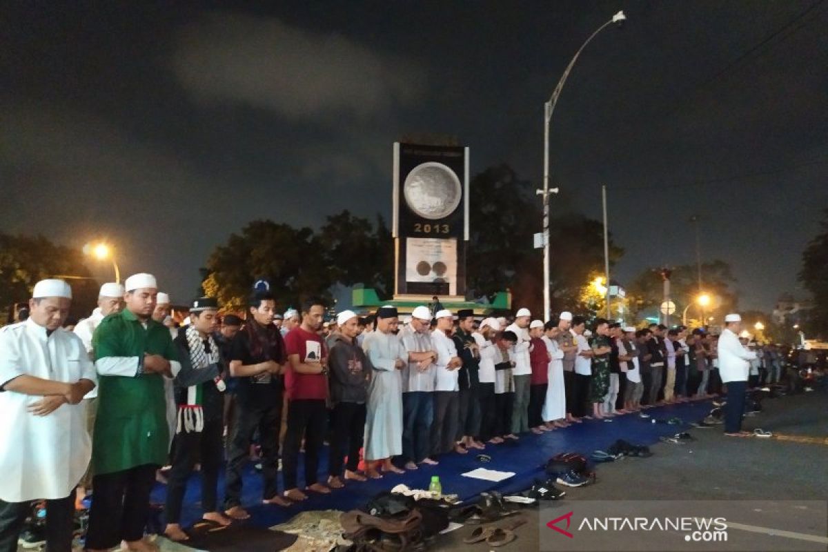 Aksi 22 Mei di Medan, dua pria bawa senpi dan sajam