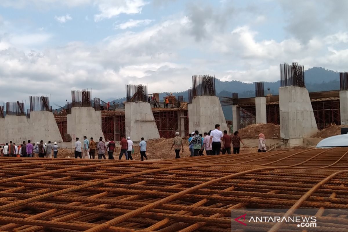 Terlambat lelang tak pengaruhi pembangunan stadion utama Sumbar