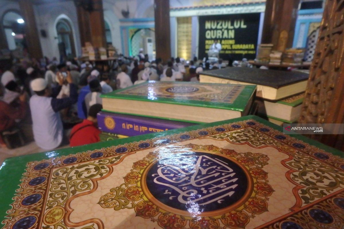 Umat Islam peringati Nuzulul Quran di Masjid Ampel