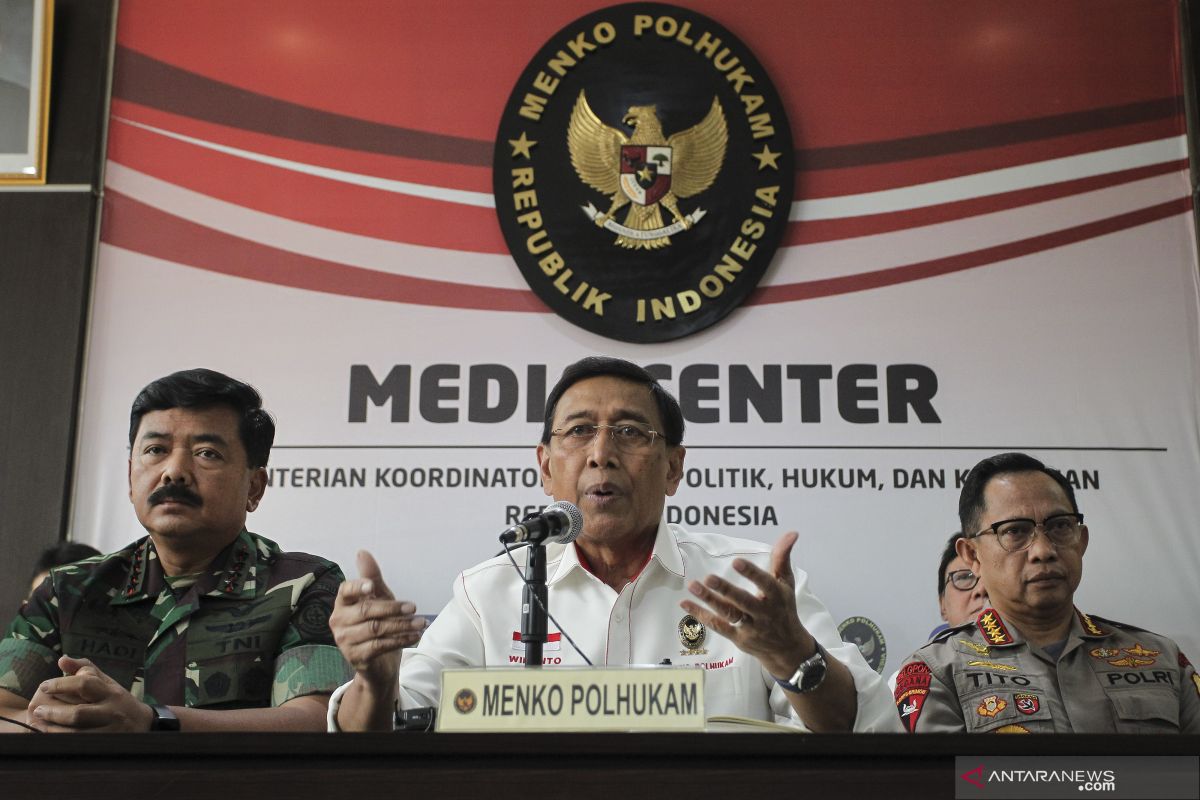 Panglima TNI  menegaskan TNI "back up" Polisi tangani kerusuhan
