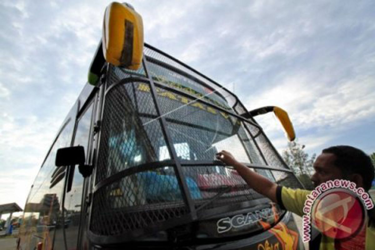 Polisi tangkap tiga pelaku pelemparan bus di Aceh Timur