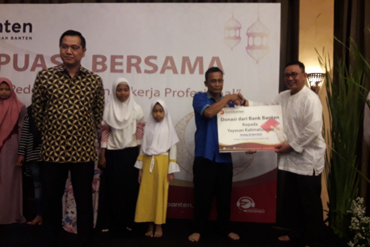 Bank Banten tingkatkan kesadaran berbagi buka puasa bersama yatim