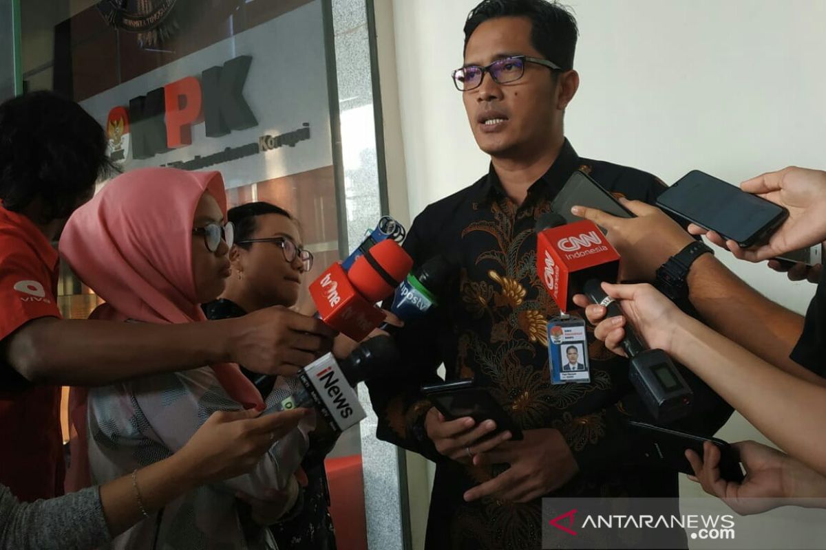 Uang di laci meja kerja Menag ditelusuri KPK