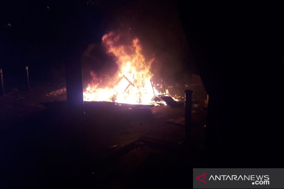 Motor wartawan dibakar  massa aksi 22 Mei di Bawaslu