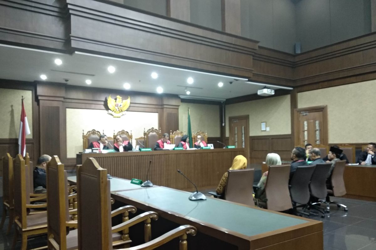 Lima orang anggota DPRD divonis 5 dan 4 tahun penjara