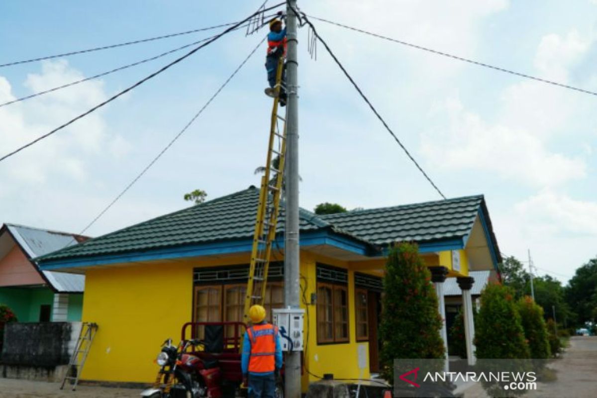 Listrik nyala 24 jam, warga Pulau Seliu gunakan kompor listrik