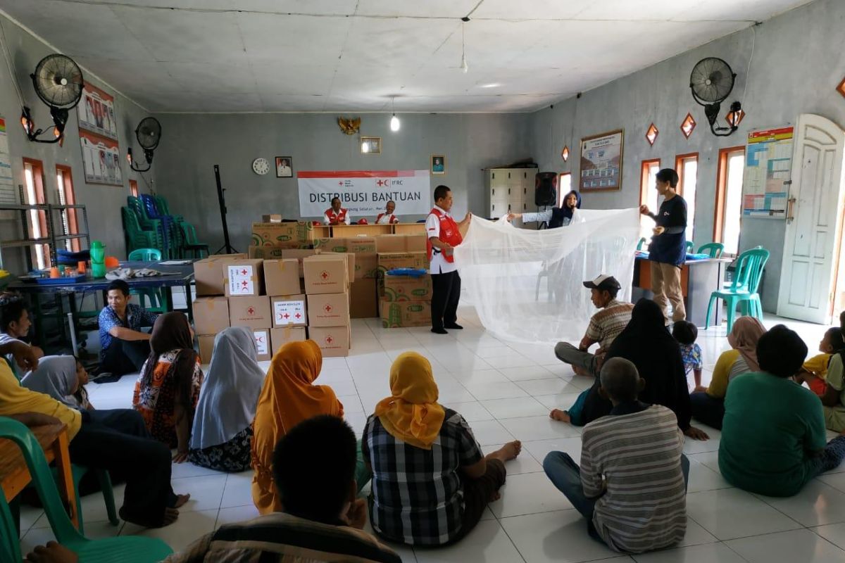PMI sebar kelambu antinyamuk cegah malaria di Pulau Sebesi