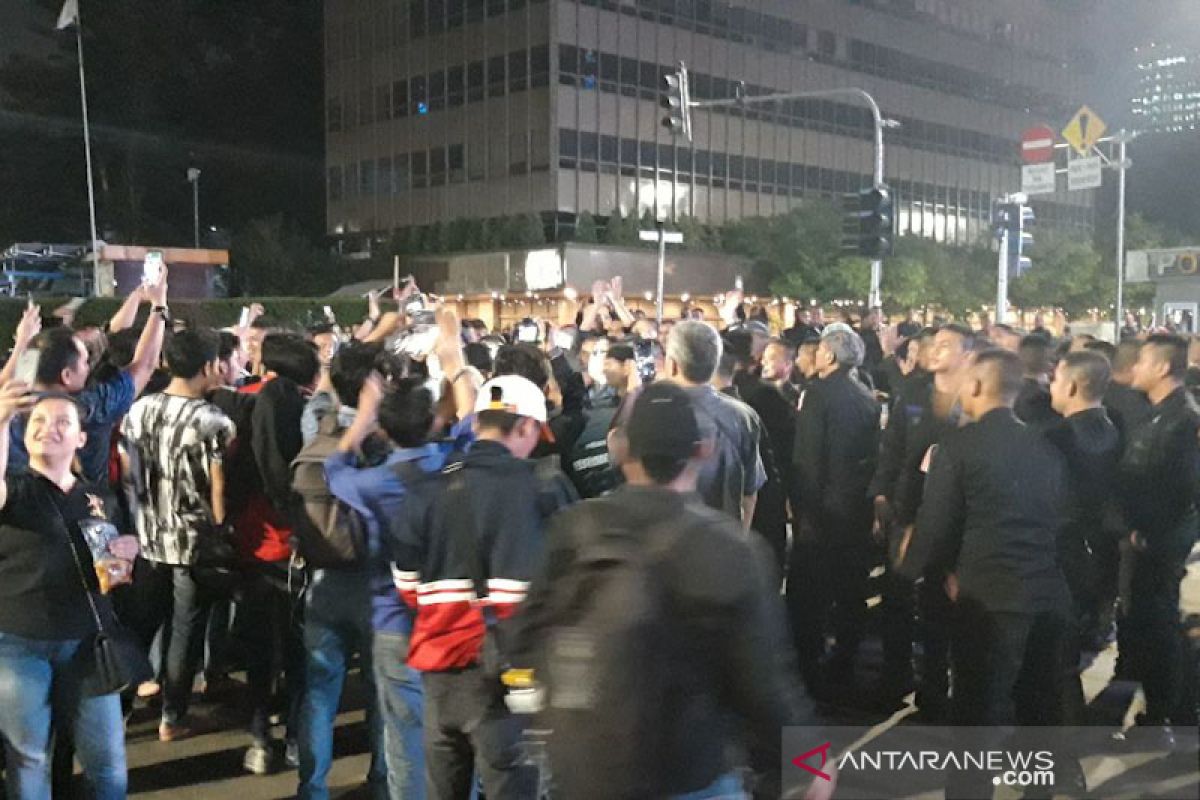 Ribuan polisi nyanyikan yel-yel Brimob Nusantara di kawasan MH Thamrin