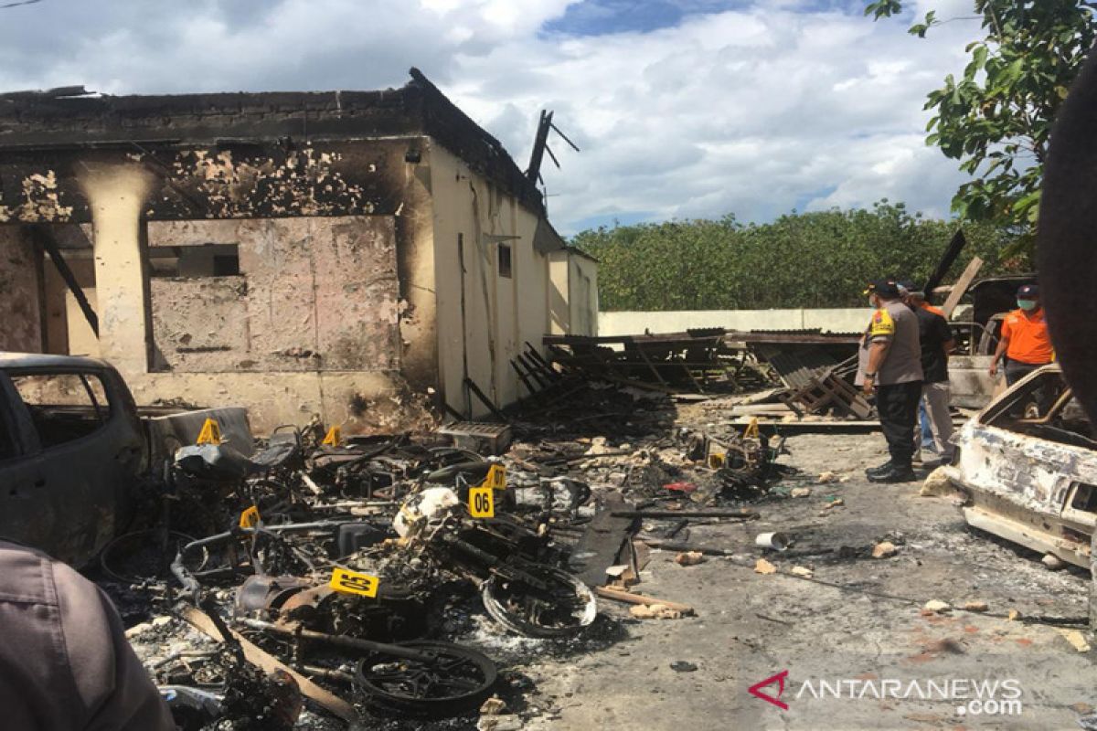 Polisi selidiki dalang kasus pembakaran kantor Polsek Tambelangan