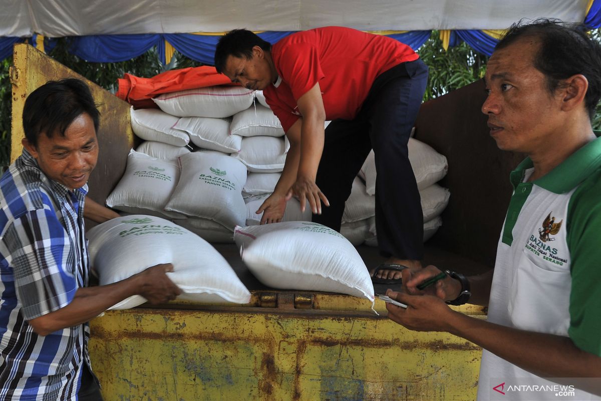 Baznas Pamekasan menyalurkan 5.000 paket sembako