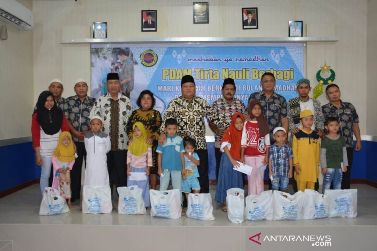 Anak yatim dapat santunan dari PDAM Tirta Nauli Sibolga