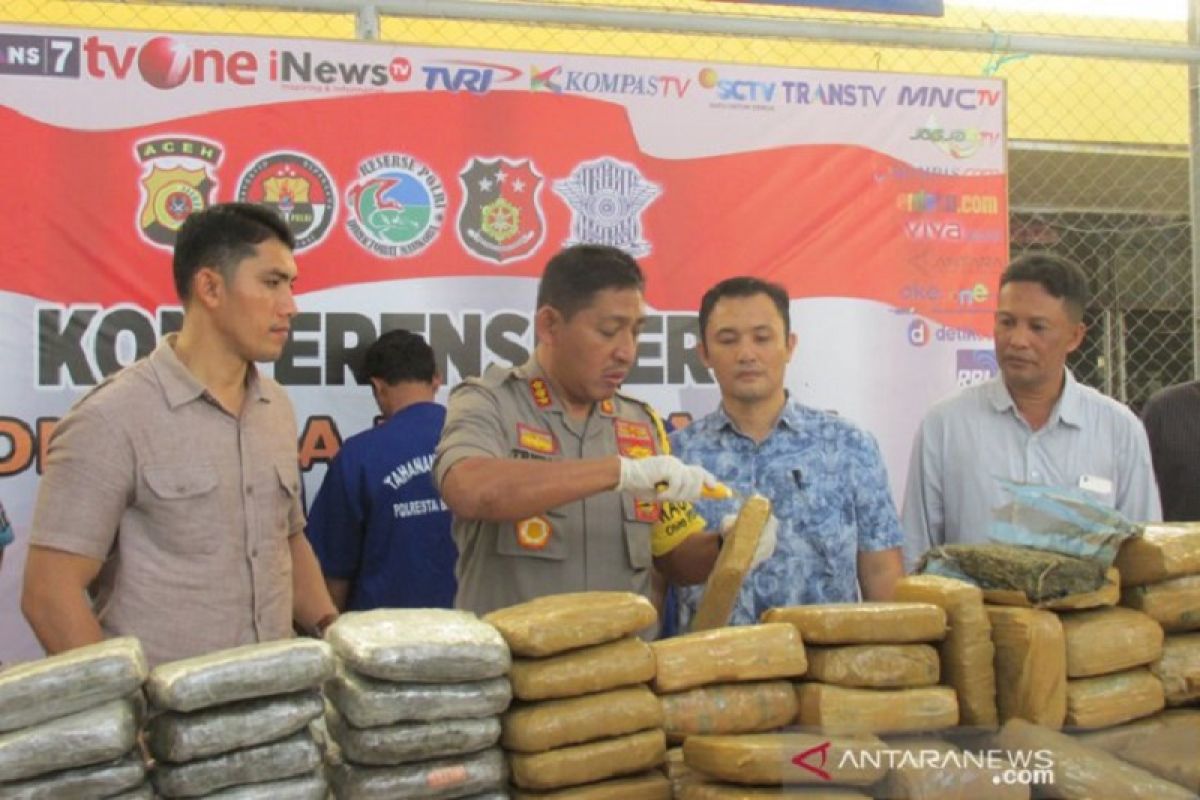 Polisi berhasil gagalkan pengiriman 1.010 kilogram ganja ke Jakarta