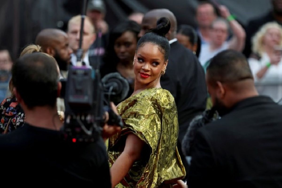 Rihanna diam-diam tinggalkan AS, warganet heboh