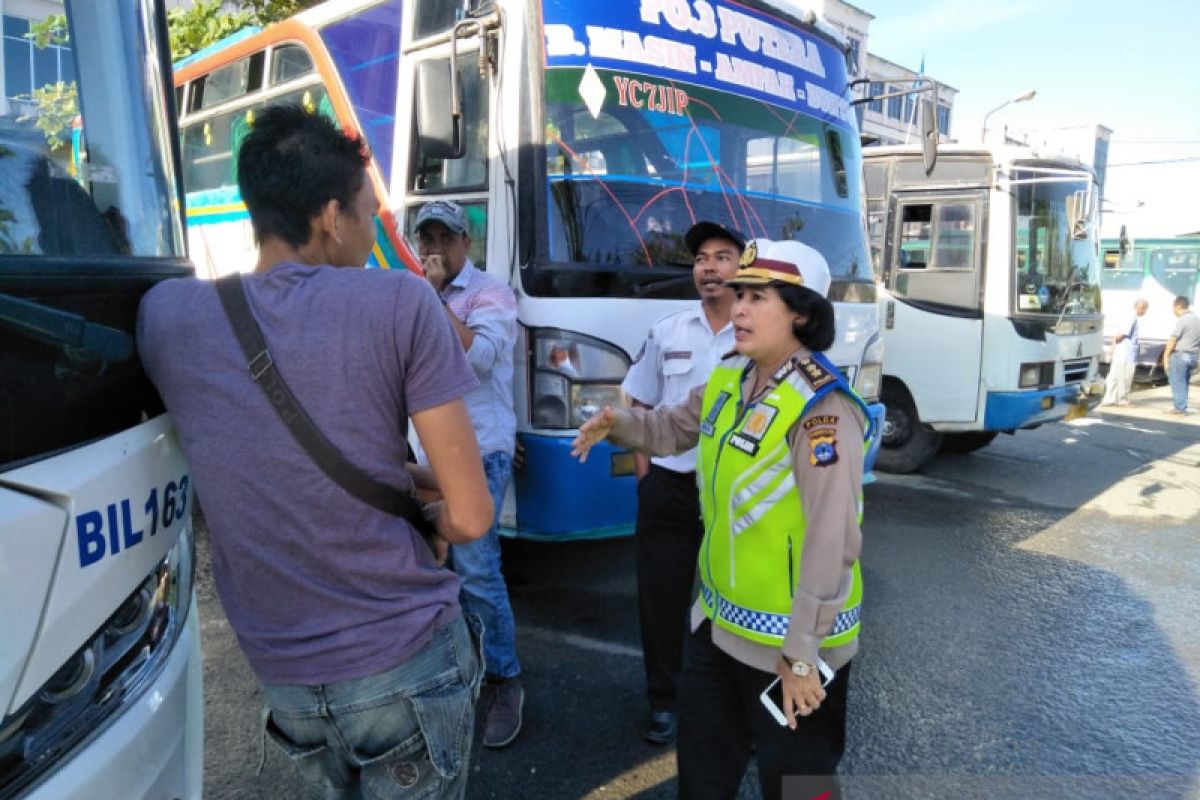 Polisi Kalsel akan langsung mengandangkan bus tak laik jalan