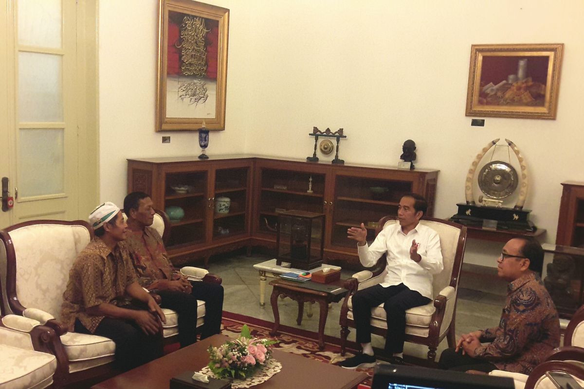 Presiden Jokowi dialog dengan korban penjarahan dari aksi 22 Mei