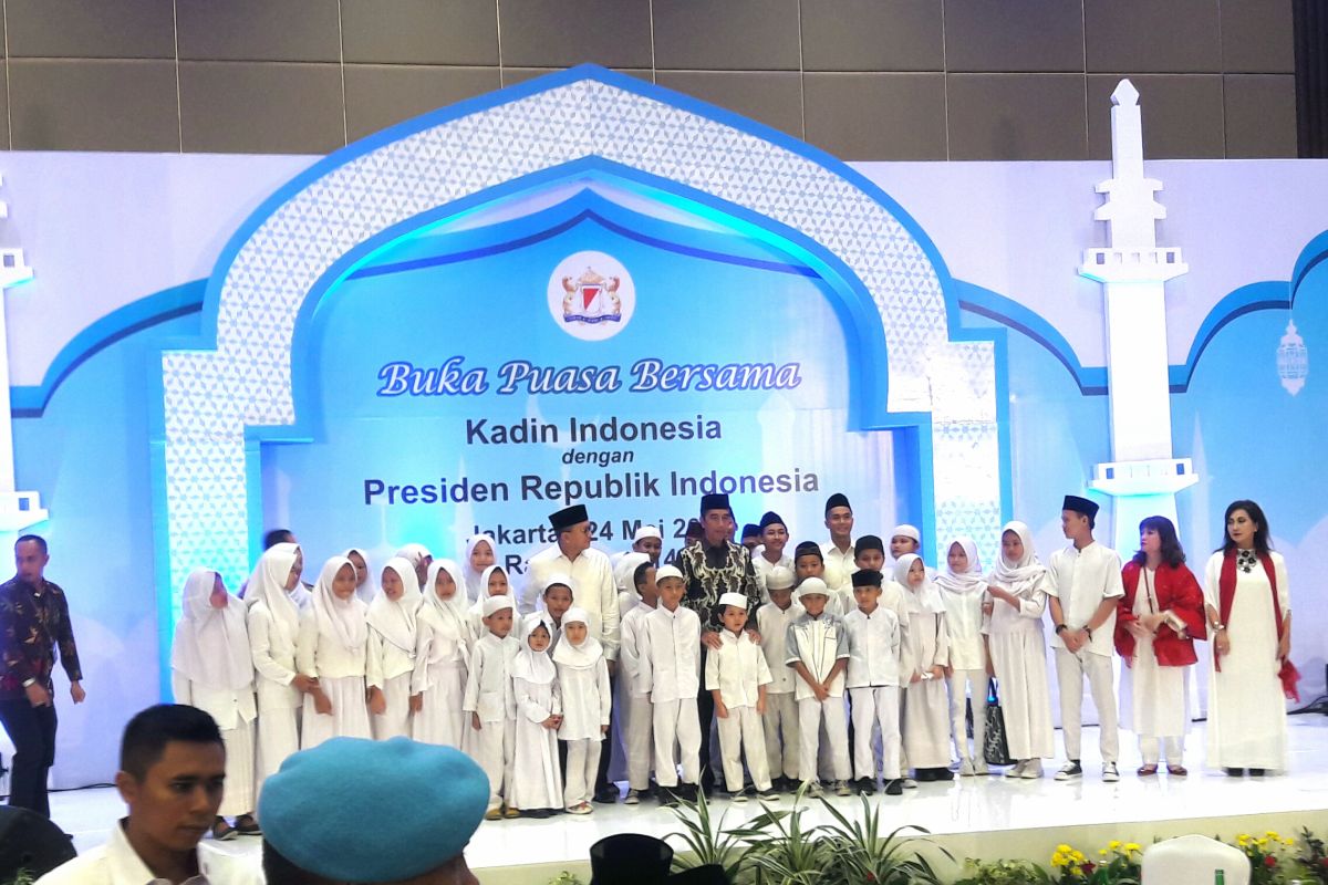 Jokowi hadiri buka puasa bersama dengan Kadin