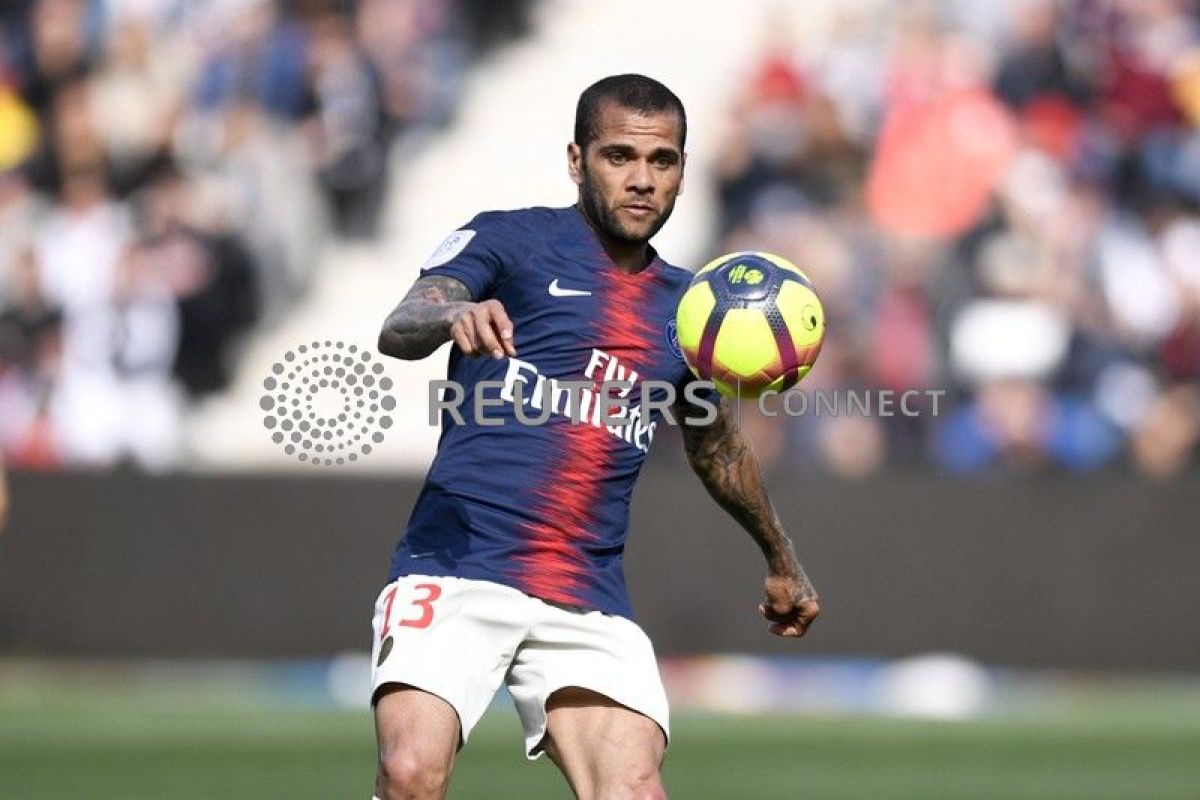 Dani Alves ingin bermain di Liga Premier